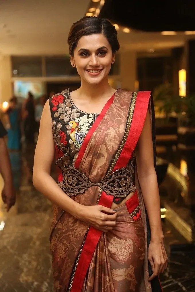 TAAPSEE PANNU IN TRADITIONAL RED SAREE 3